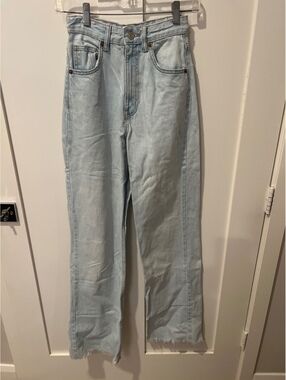 Zara Light Wash Straight Leg Jeans Size 0 ((24x34)